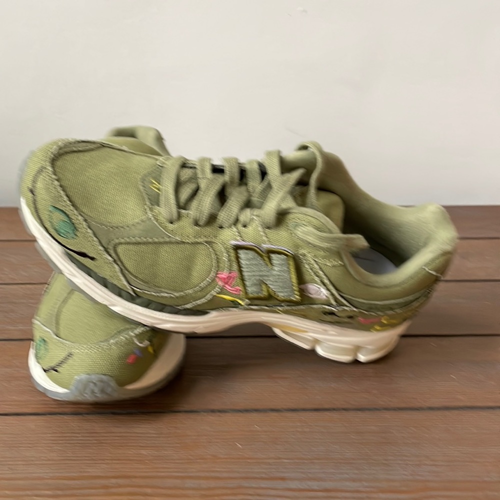 New Balance x Bryant Giles 2002R | Men’s Sz - 7.5